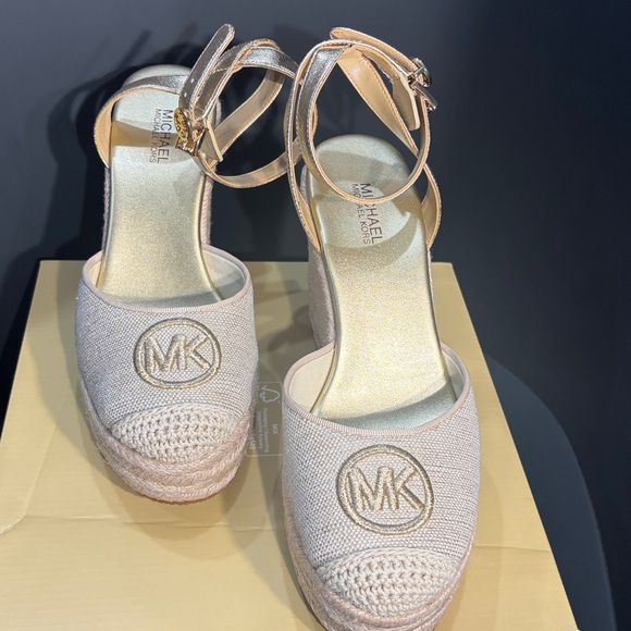 Michael Kors Larissa Wedge Espadrille Met Canvas Embroidered Pale Gold Sz 6 - Picture 2 of 7
